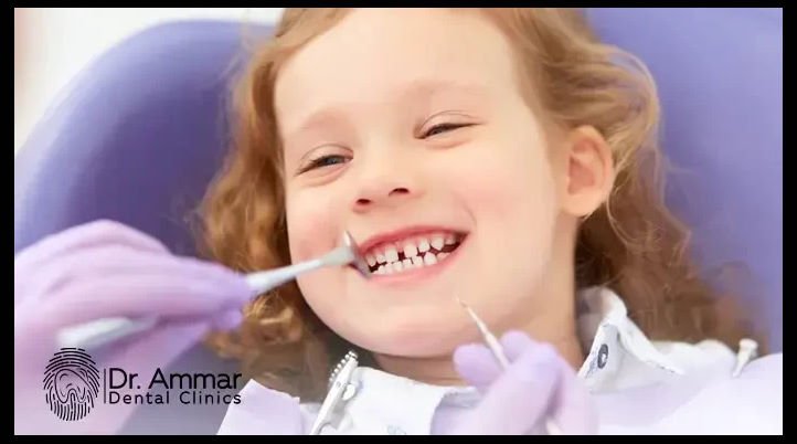 مركز دكتور عمار لطب الأسنان | تنظيف اسنان الاطفال من الجير خطوة أساسية للحفاظ على ابتسامة صحية ومظهر جميل